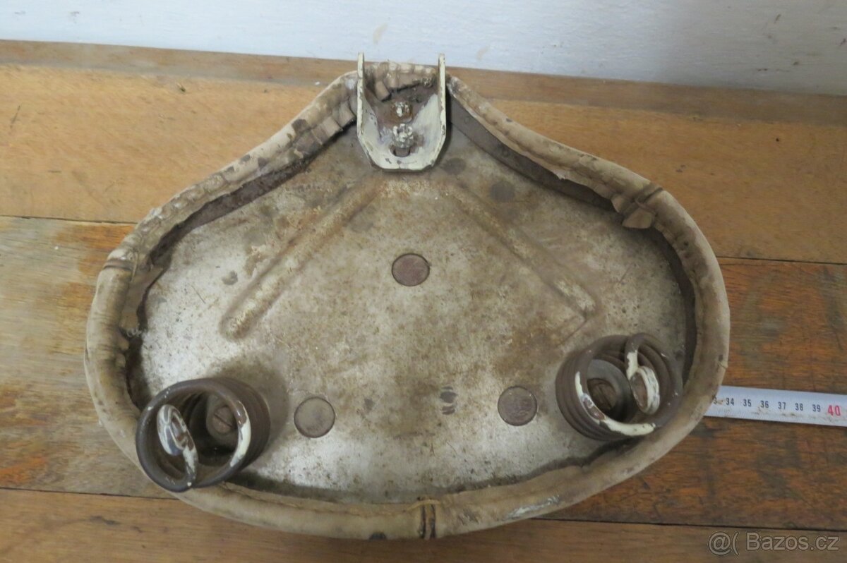 Sedlo ze starého motocyklu - 4