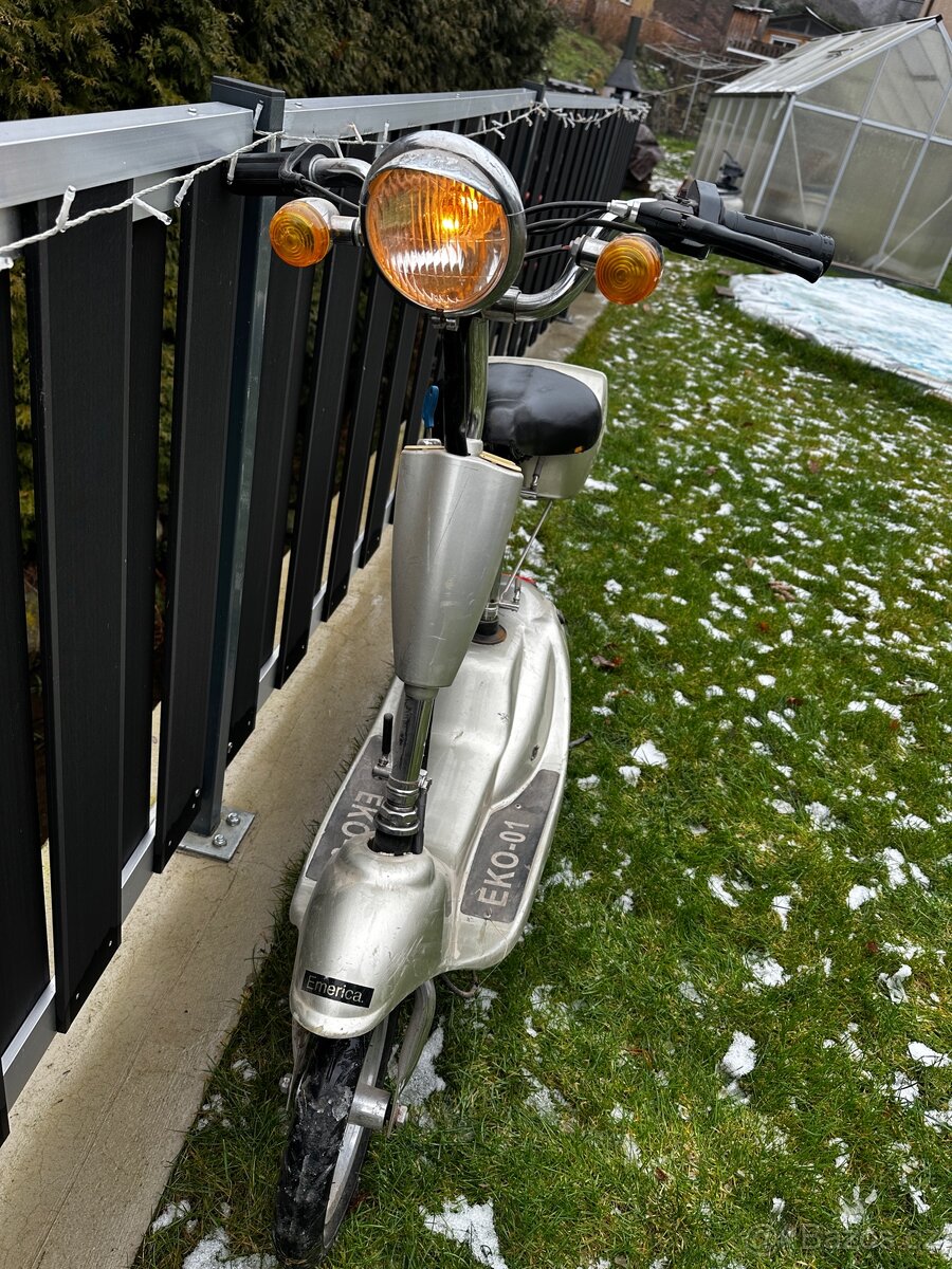 Prodám elektro skútr. - 4