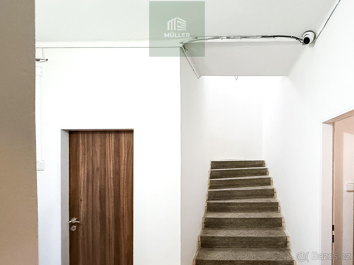 Pronájem domu po rekonstrukci – 4 parkovací místa, přístřeše - 4