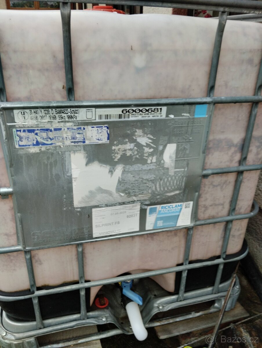 Prodám kontejner na vodu 1000l - celkem 2 ks - 4