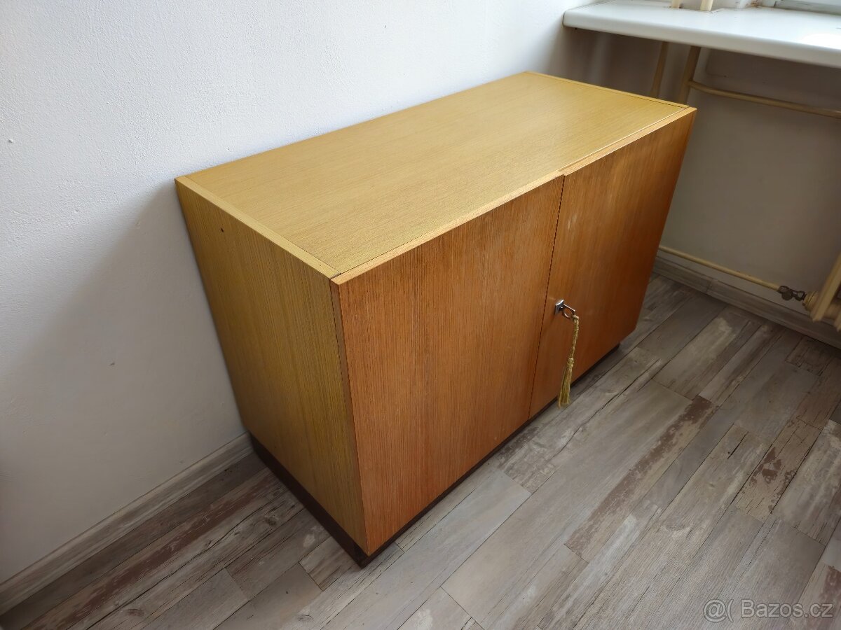 Dřevěná skříňka - 4