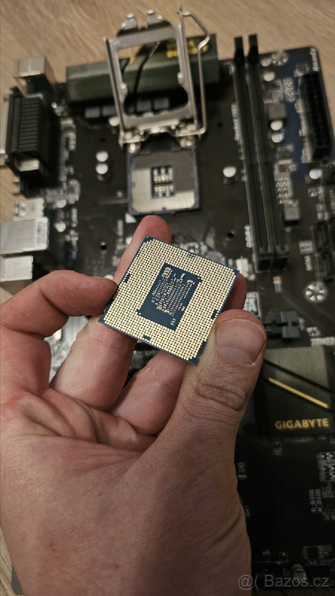 Gigabyte H110-D3S + intel G3930 - 4