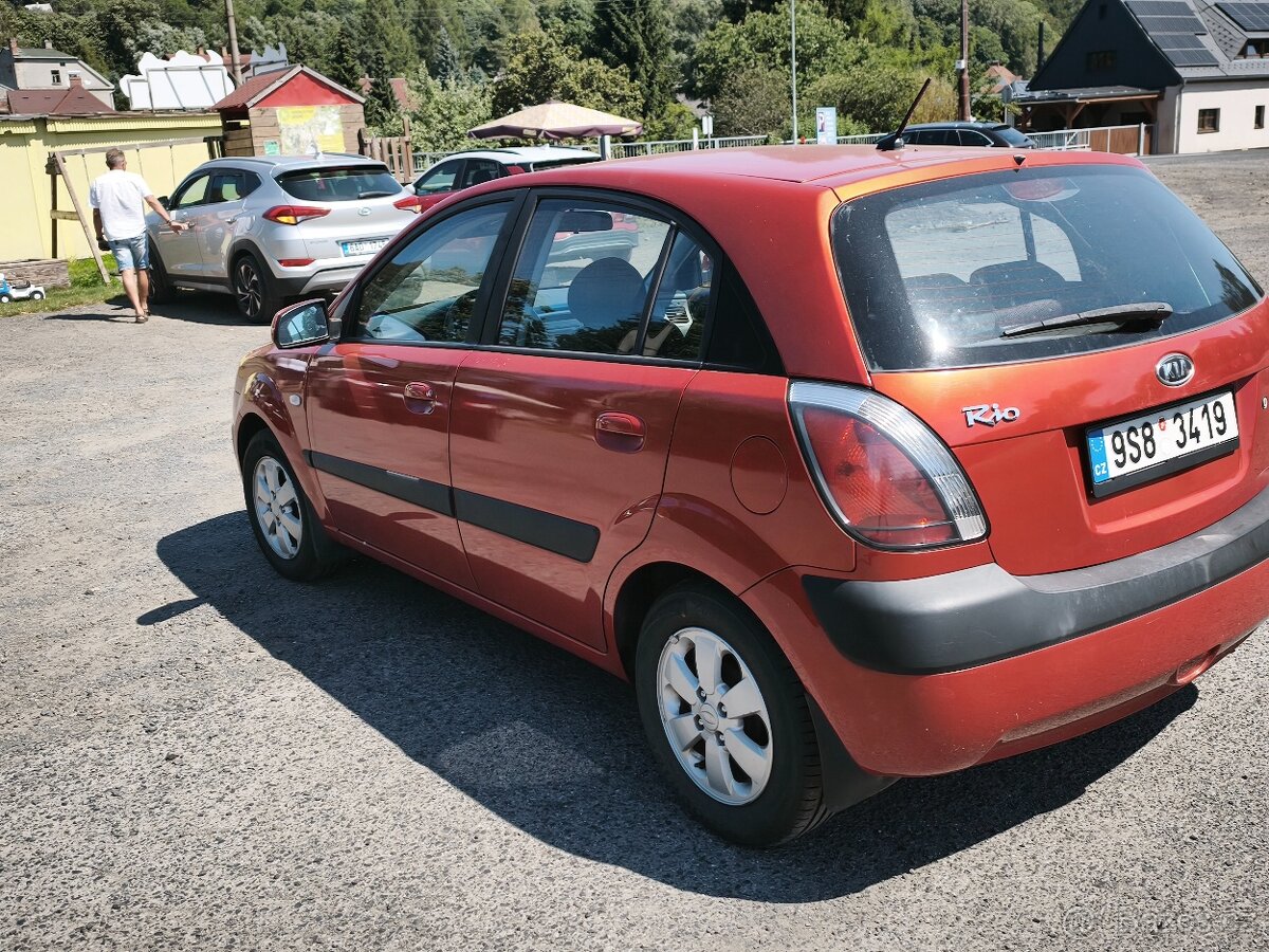KIA RIO 1.4 - 4