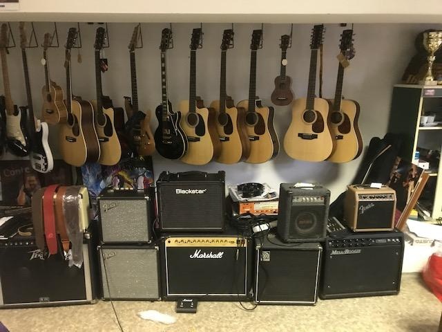 Baskytara SQUIER 4 a 5 a combo Peavey TKO, Roland atd. - 4