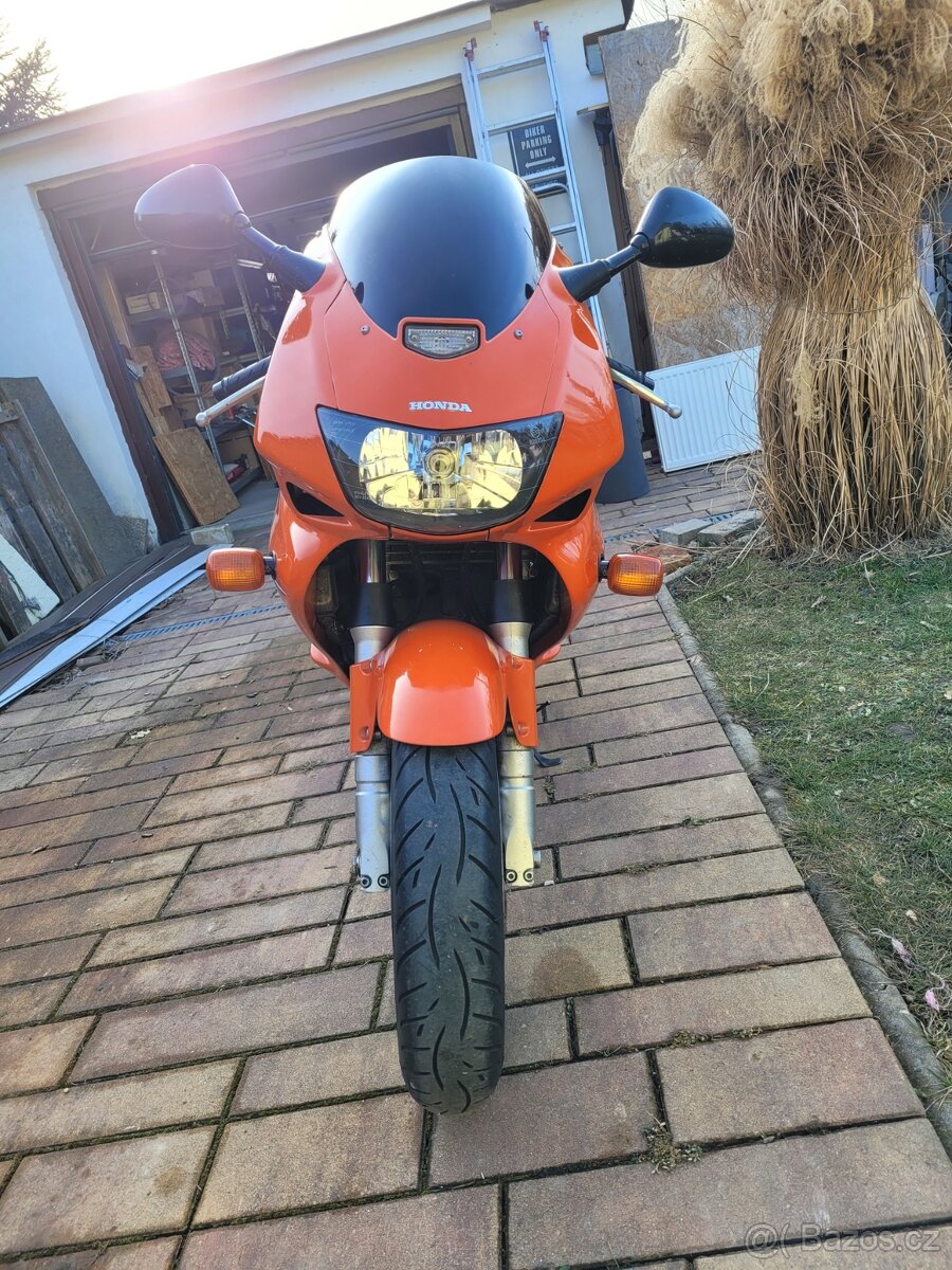 Honda VTR1000 Firestorm - 4