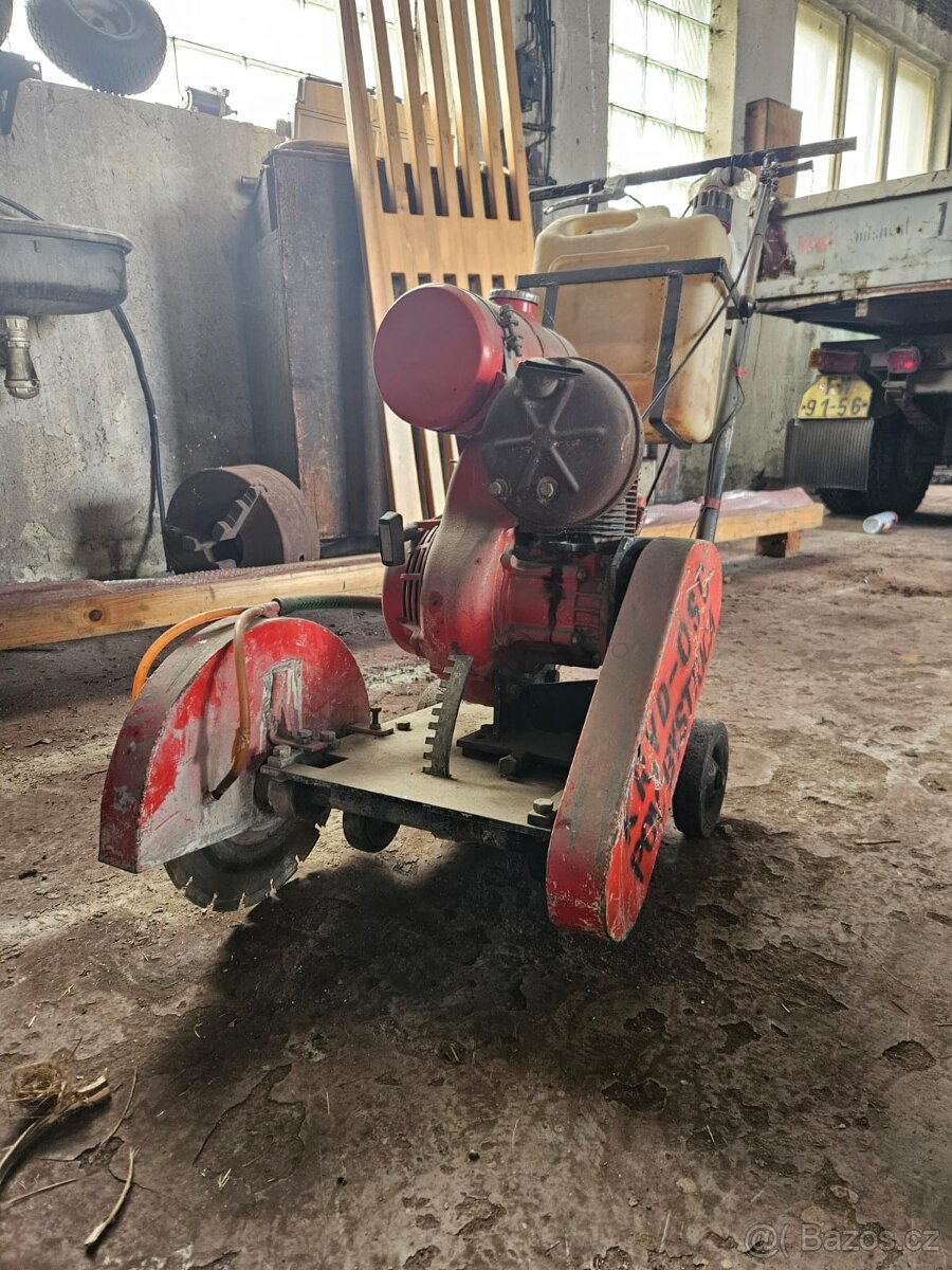 Řezačka na beton/asfalt - 4