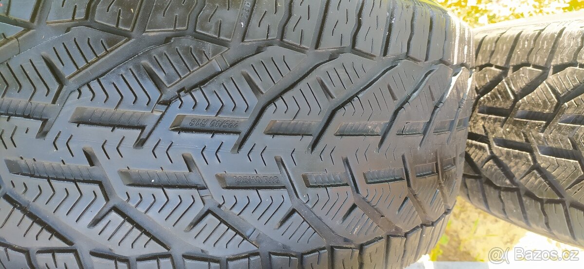 Prodám sadu zimních pneu 225/40-18 - 4
