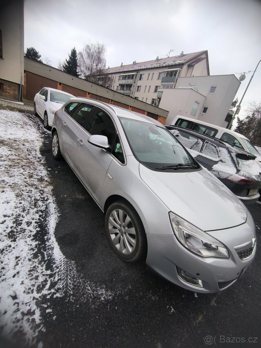 Opel Astra J 1.4 16V, 103kw, 2011 - 4