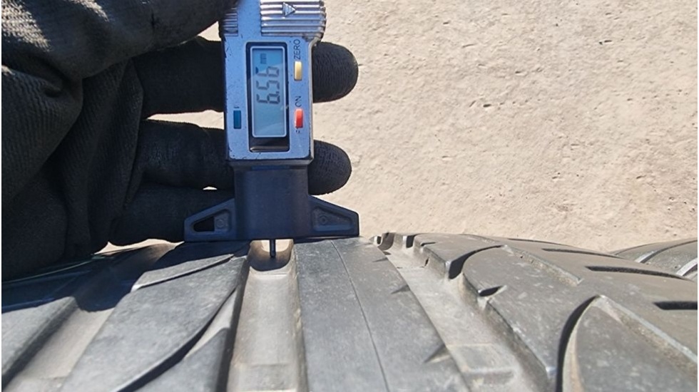 Letní pneu 235/40/19 Bridgestone - 4