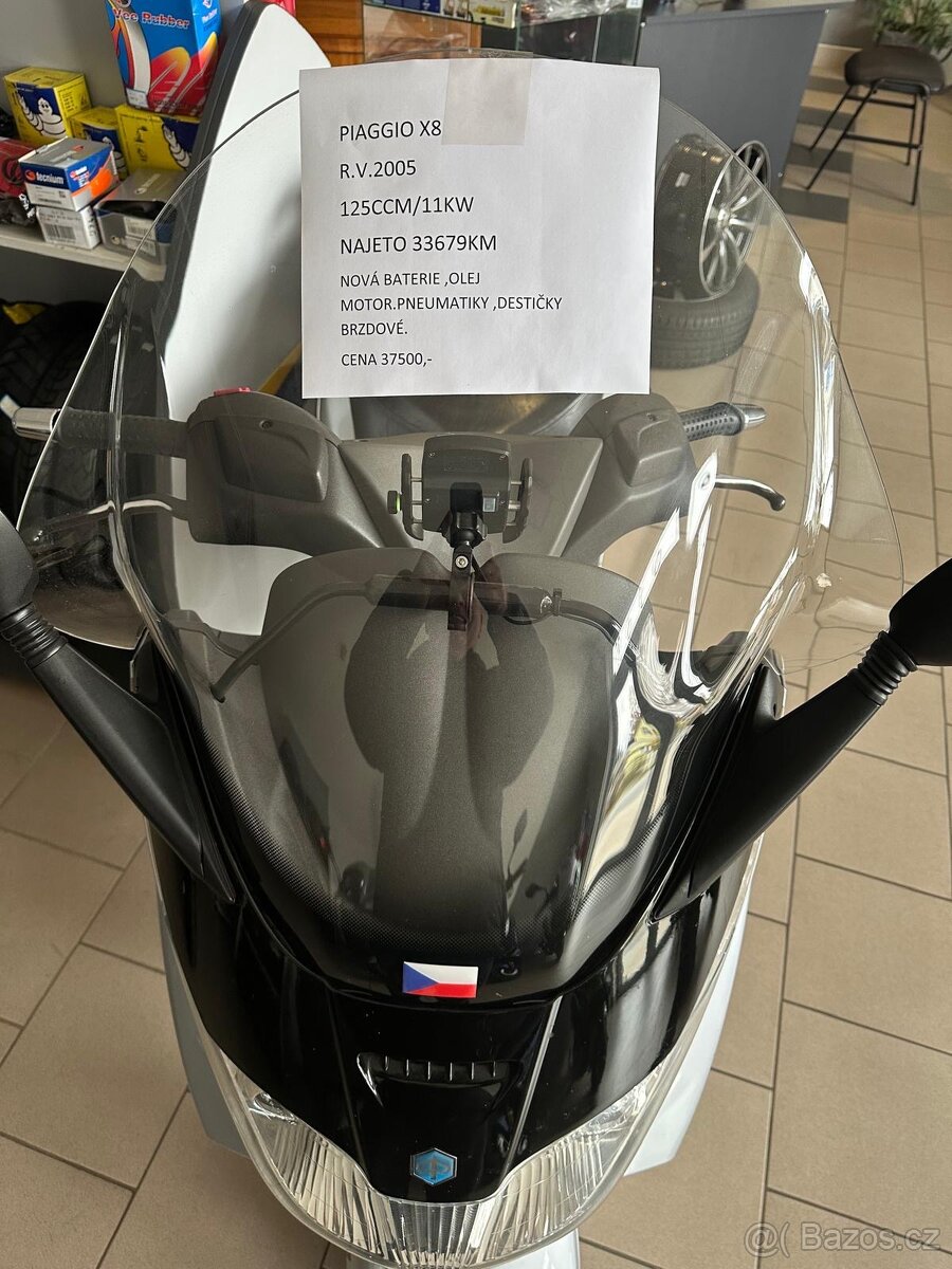 Skútr Piaggio X8 - 4