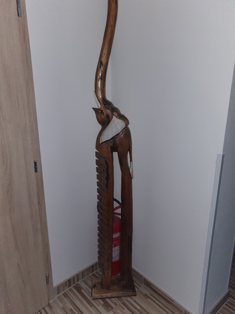 Prodám - 2m vysoký dřevěný slon - 4