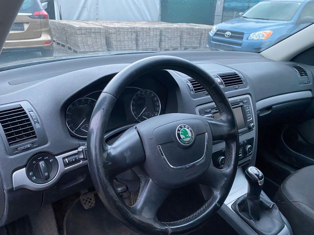 BOLT UBER WOLT TAXI SOUKROMĚ PRONÁJEM - 4