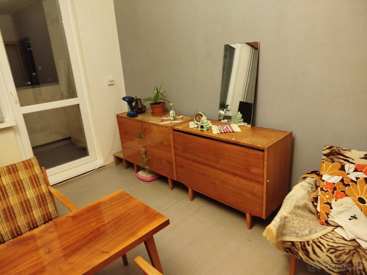 Prodej starého nábytku a polohového lustru - 4