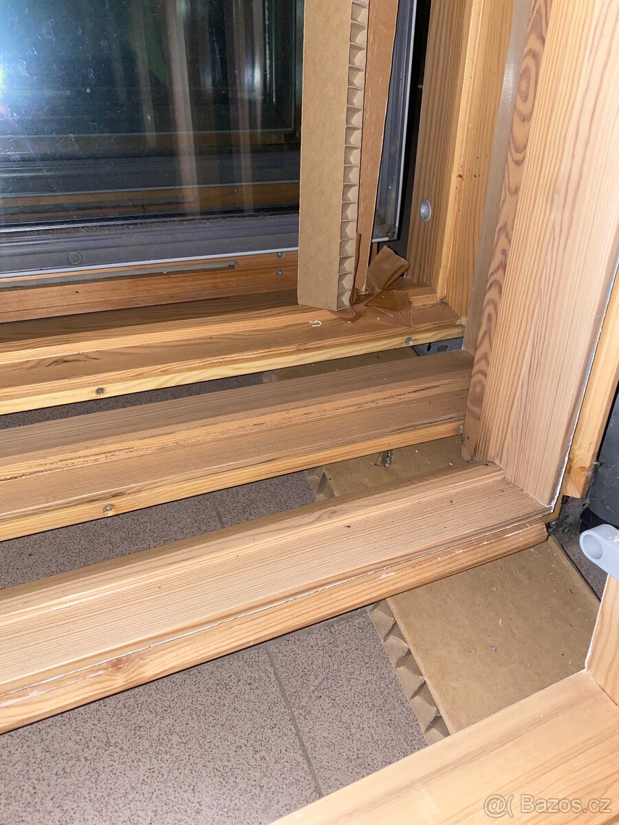 4x dřevěná střešní okna + Venkovní hliníková roleta - 4