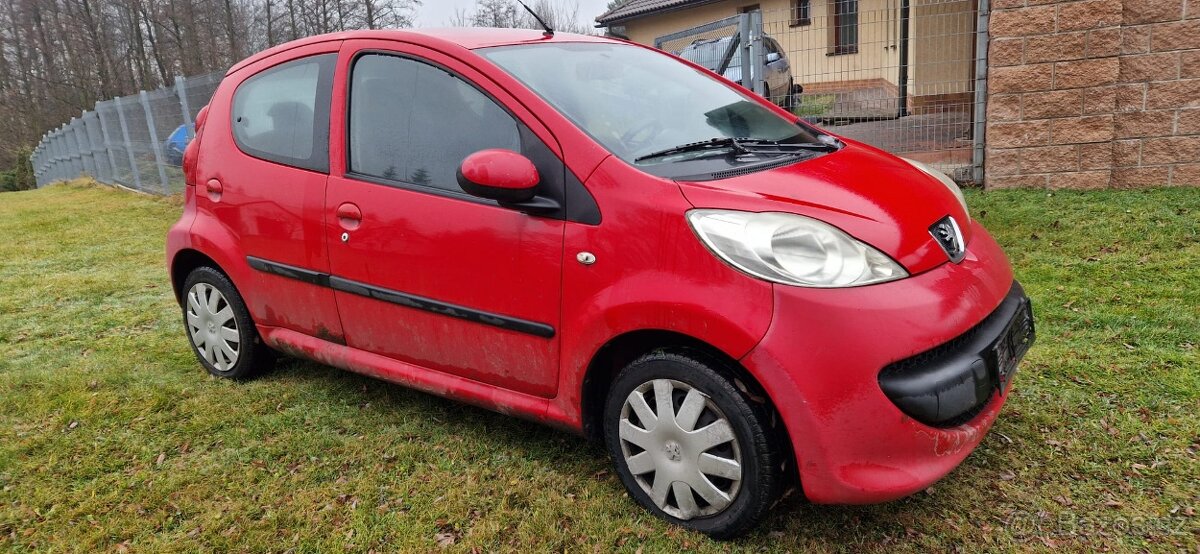 Peugeot 107,motor 1.0, rok výroby 2006 - 4