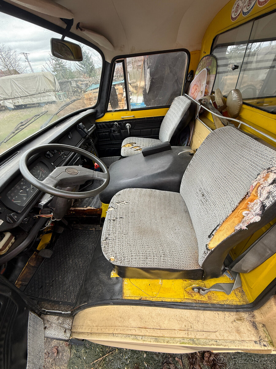 TAZ - Škoda 1203 - Sanitka - 4