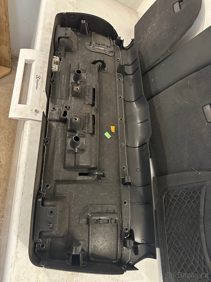 Audi A4 B7 Avant interiér kufru - 4