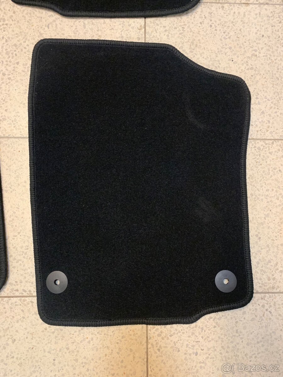 Prodám koberečky Škoda Rapid - 4