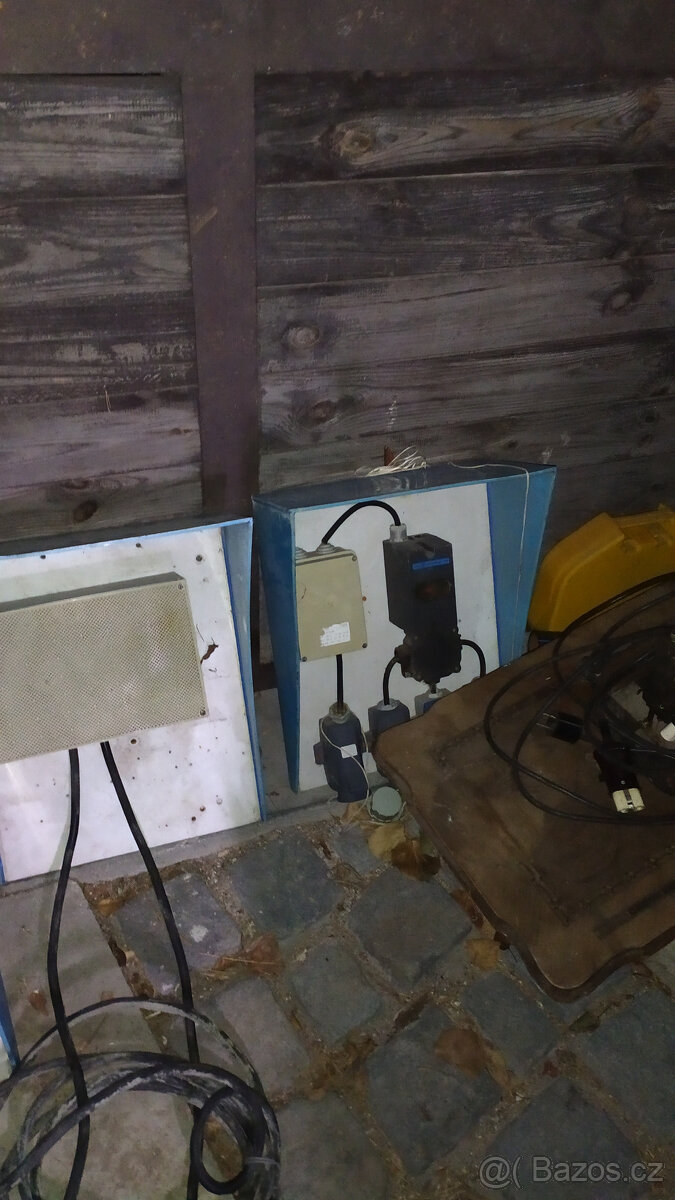 Prodlužovací kabel 4 x 380 V , rozvodné desky se spínači - 4