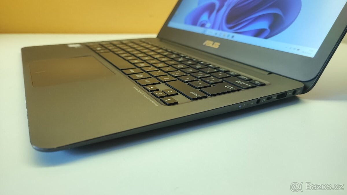ASUS ZenBook UX305CA - 4