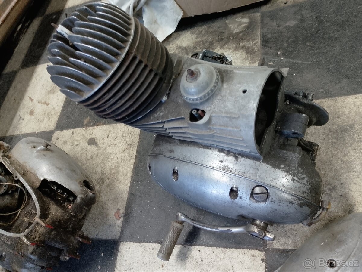 ČZ 175 motor - 4