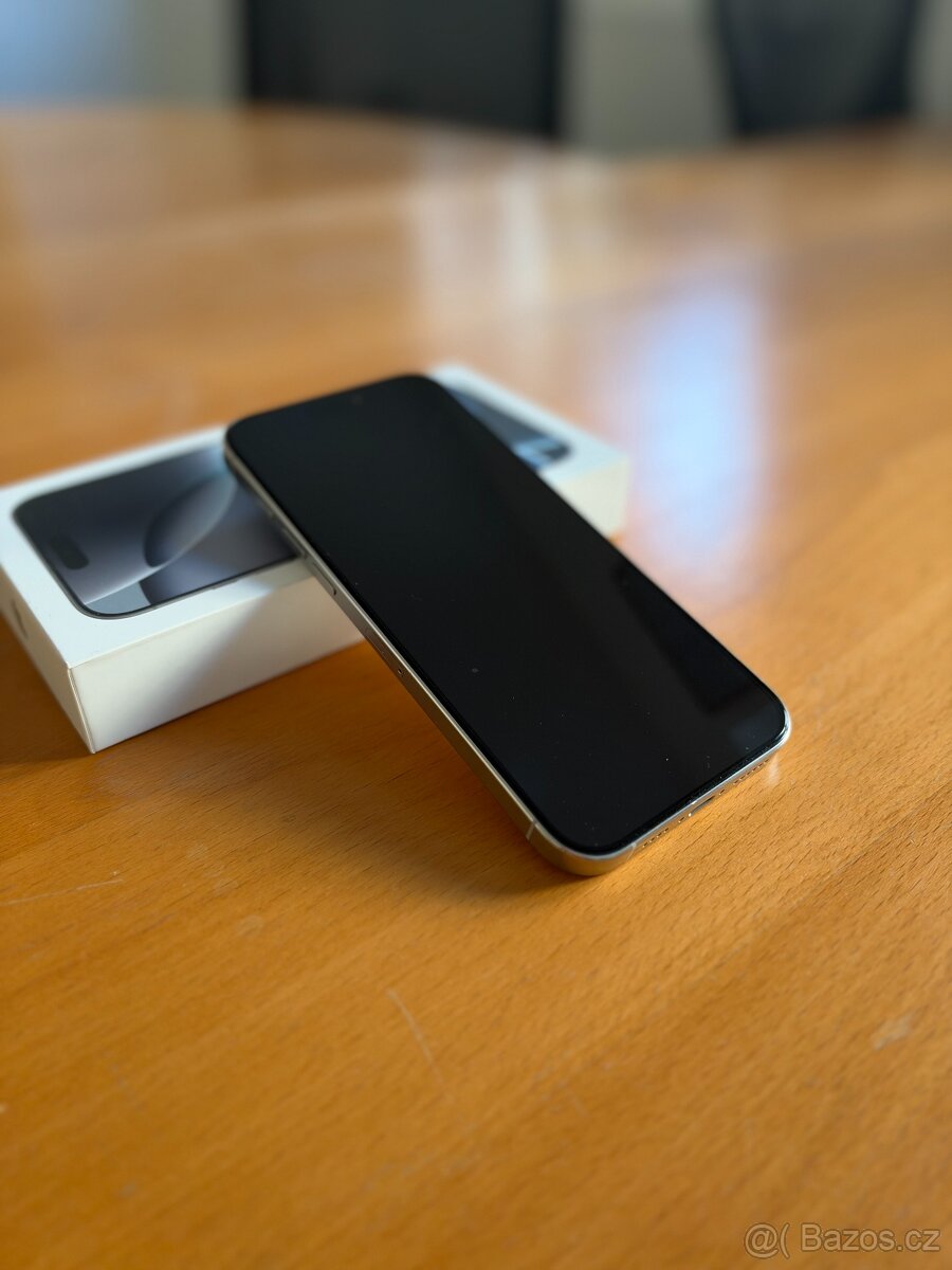 Apple iPhone 16 Pro Max 256 GB v barvě White Titanium - 4