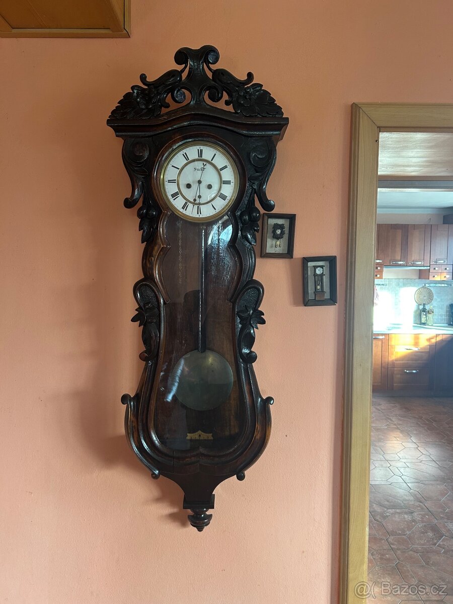 Set starožitného nábytku a hodiny pendlovky Suchý - 4