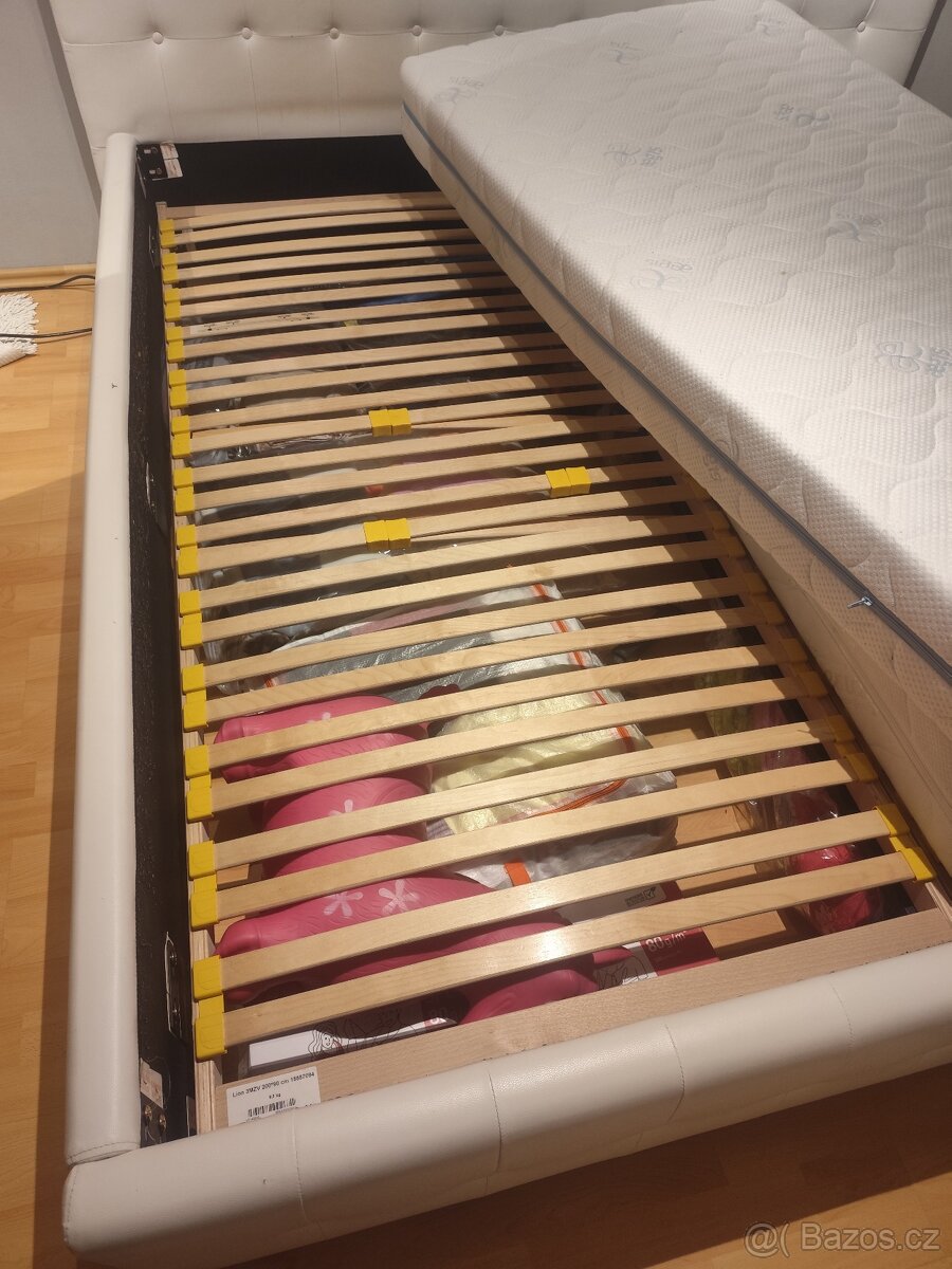 Manželská postel s roštem a úložným prostorem - 4