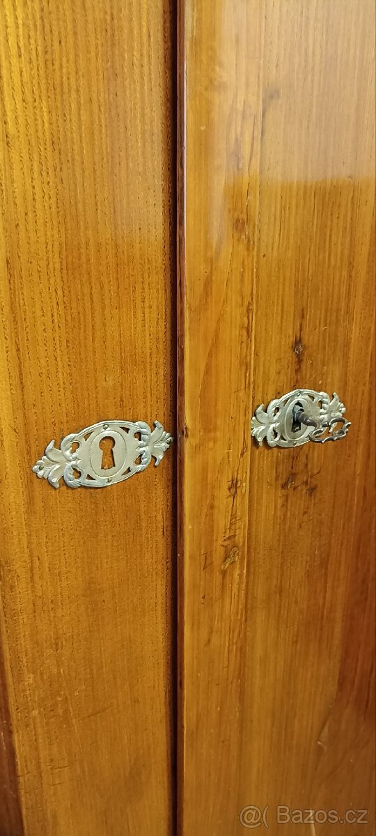 Starožitná skříň - 4