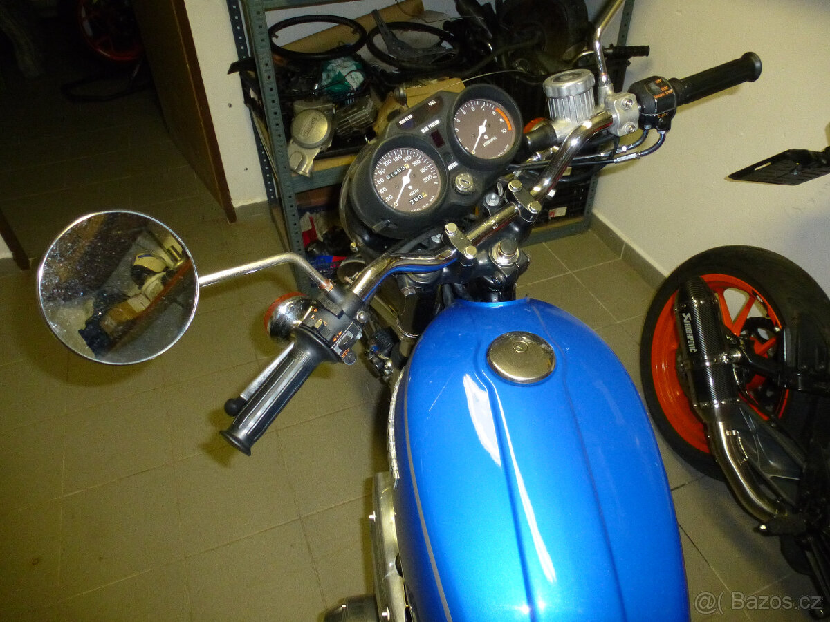 Suzuki GT 550 - 4