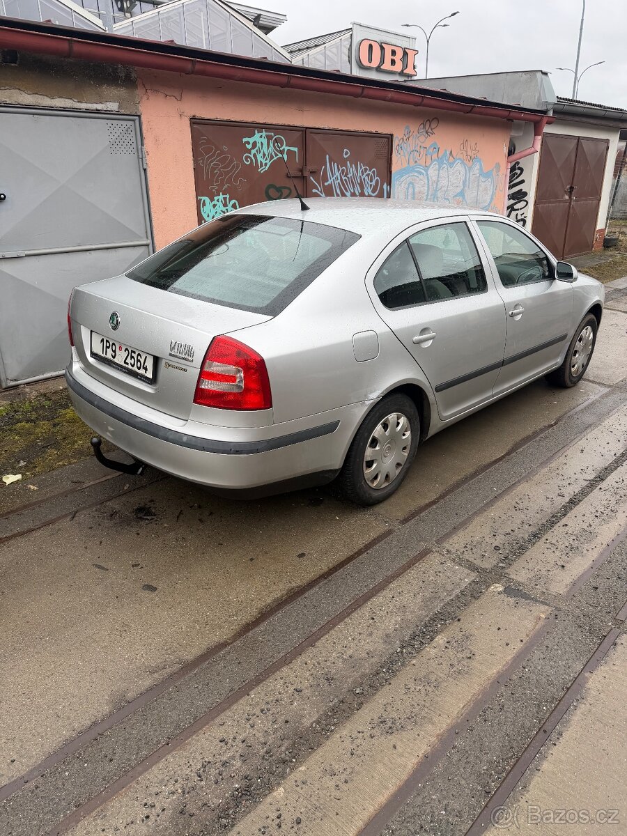 Škoda Octavia 2 1.6 benzín - 4