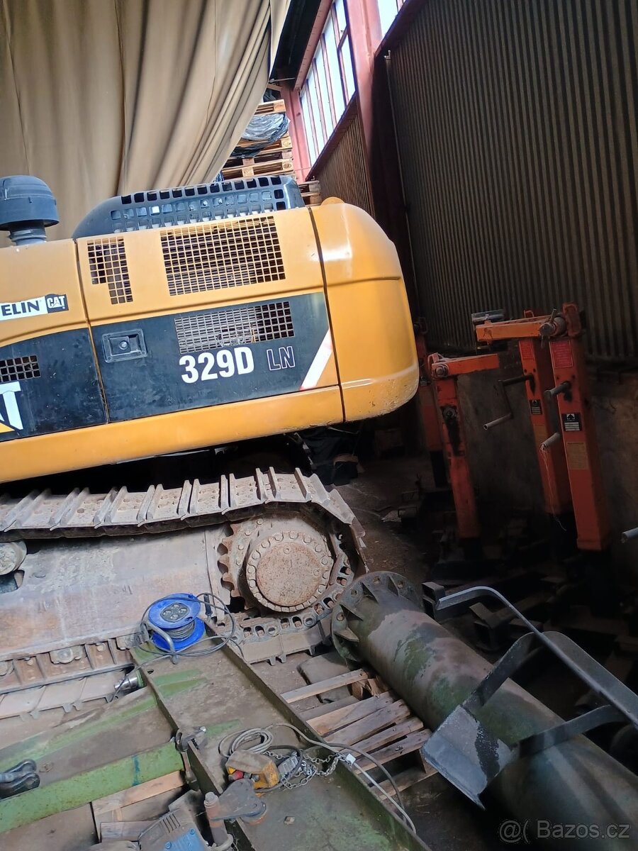 CAT 329 LN pásový bagr - 4