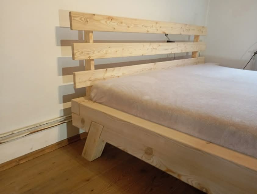 Masivní severská modřínová postel - 4