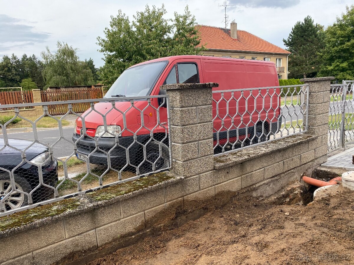 Branka s bránou + plot 4 kusy barva šedá materiál kov - 4