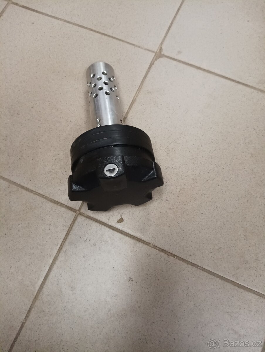 Bezpečnostní víčko nádrže - 4