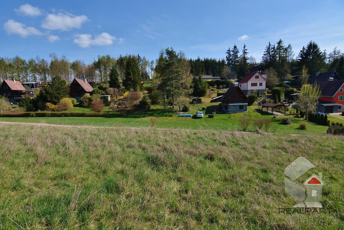 Nabízíme na prodej stavební pozemek v rekreační oblasti obce - 4