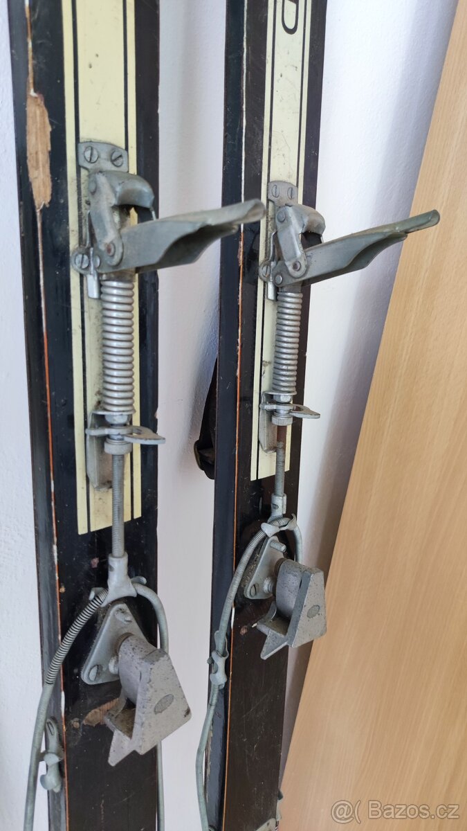Staré retro lyže + hůlky - 4
