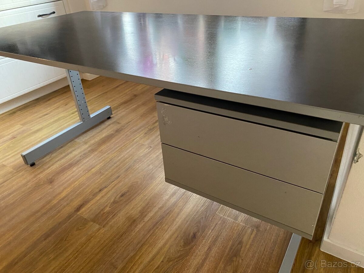 Kancelářský stůl - 4