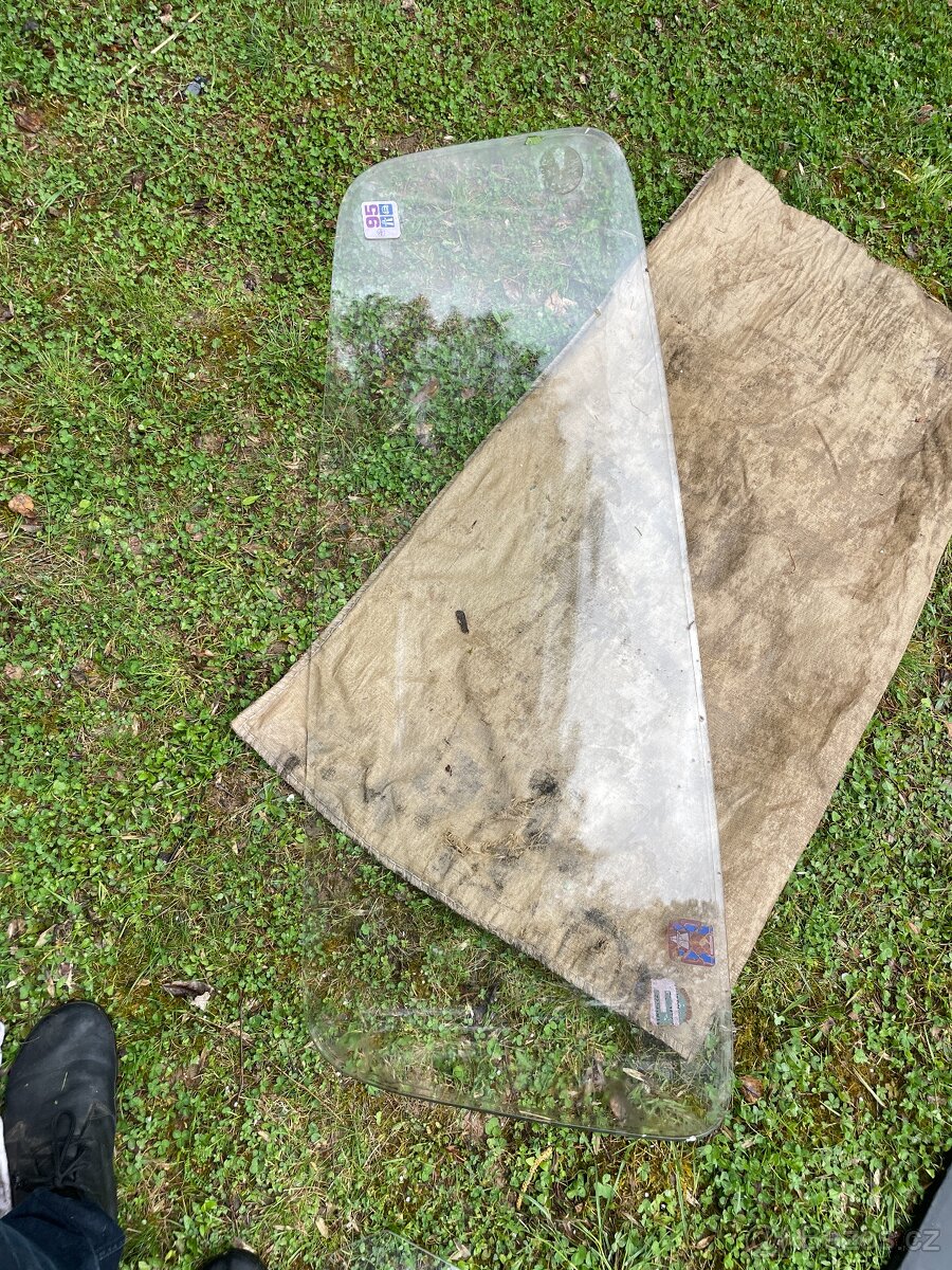 Čelní sklo Tatra 603 - 4