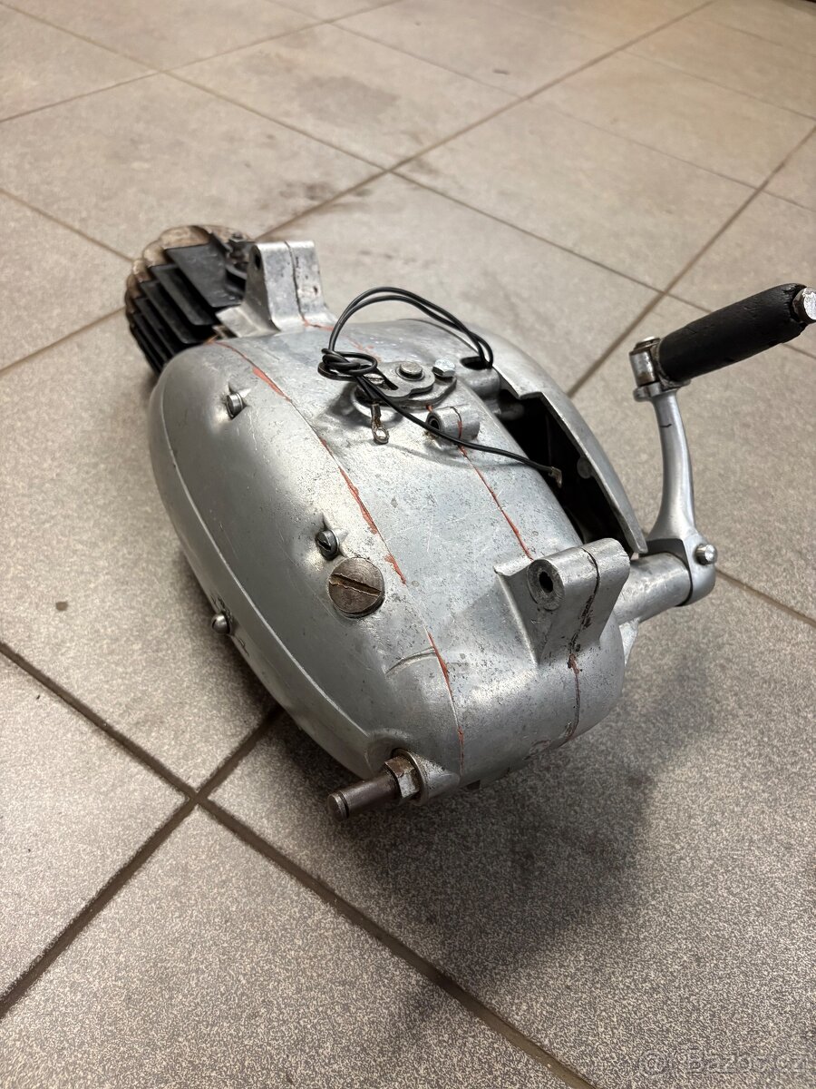 Jawa 555/550 motor - 4