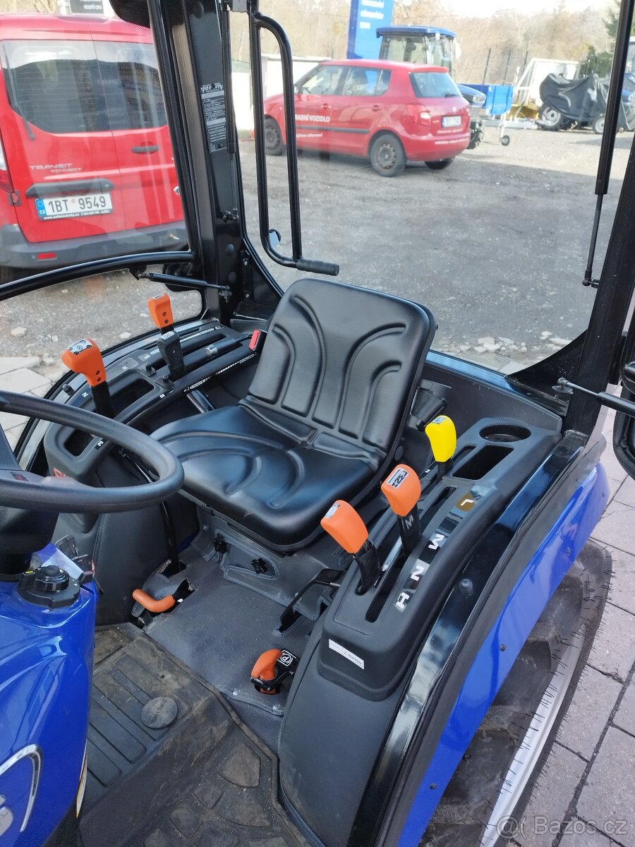 Malotraktor Farmtrac 26 4WD s kabinou - 4