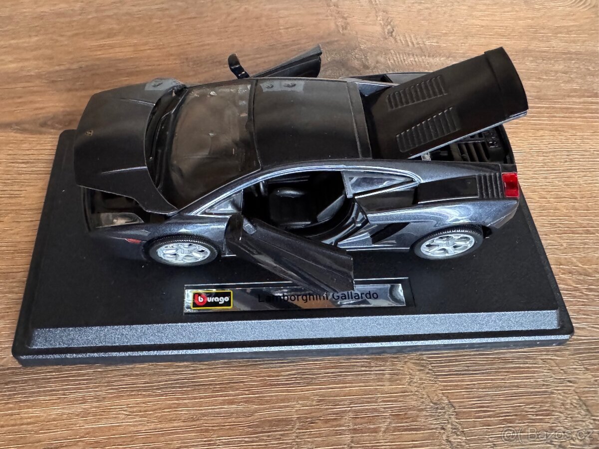Sběratelský kovový model Lamborghini Gallardo. - 4