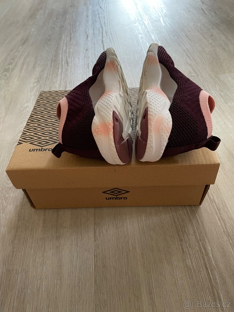 UMBRO tenisky (velikost 25) - 4