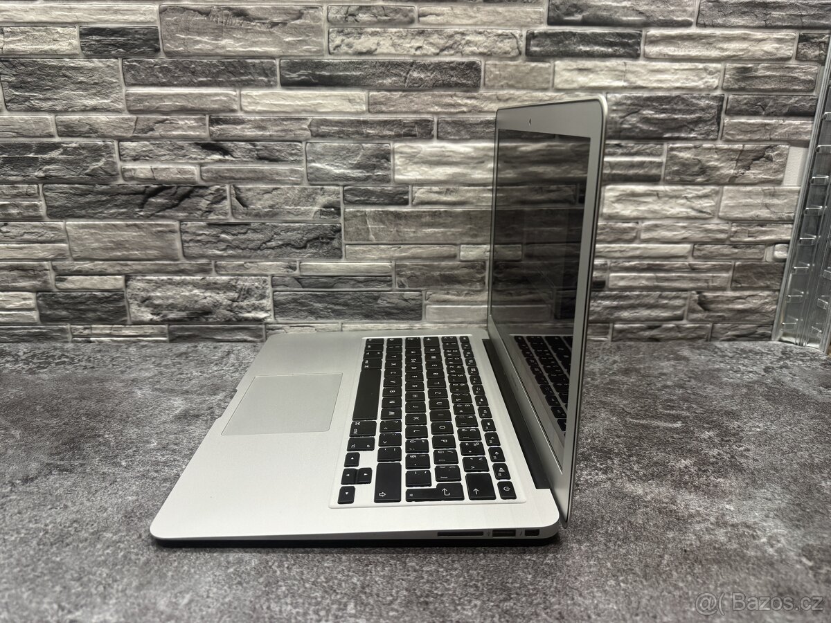 MacBook Air 13" 2017 i5 / 8GB / 128GB - 4
