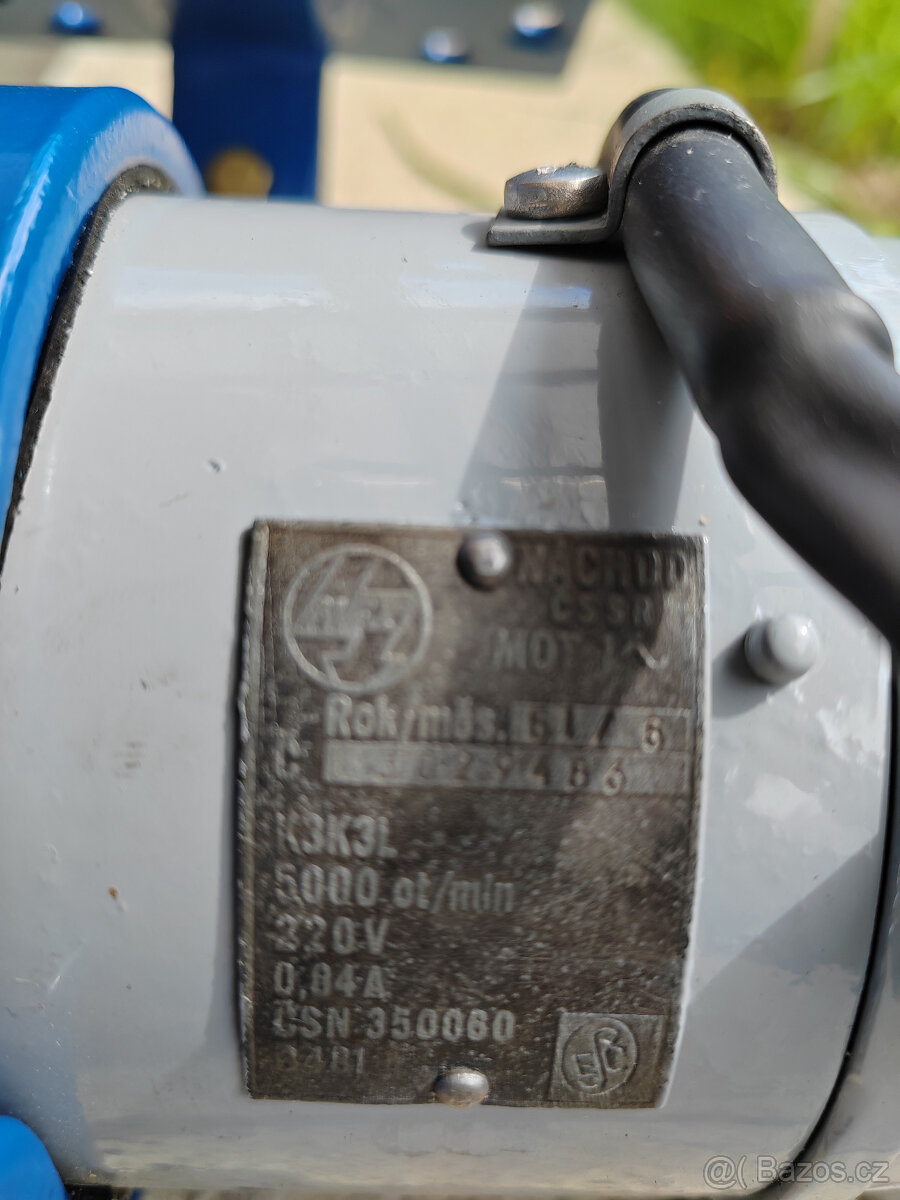 malý elektromotor - 4