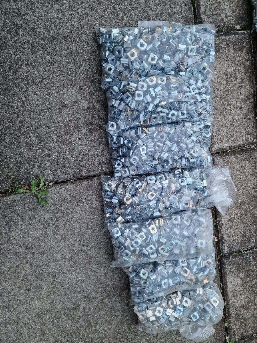 montážní šrouby pro rackové skříně - 4