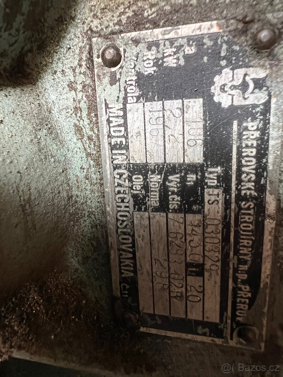 Elektromotor s převodovkou a mlýnek - 4