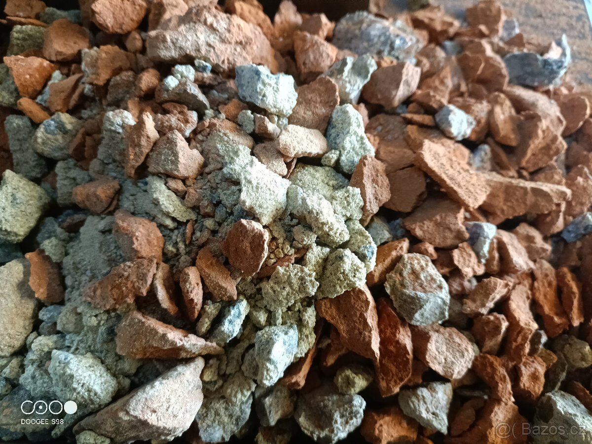 Drtič drobých stavebních sutí uhli atd. - 4