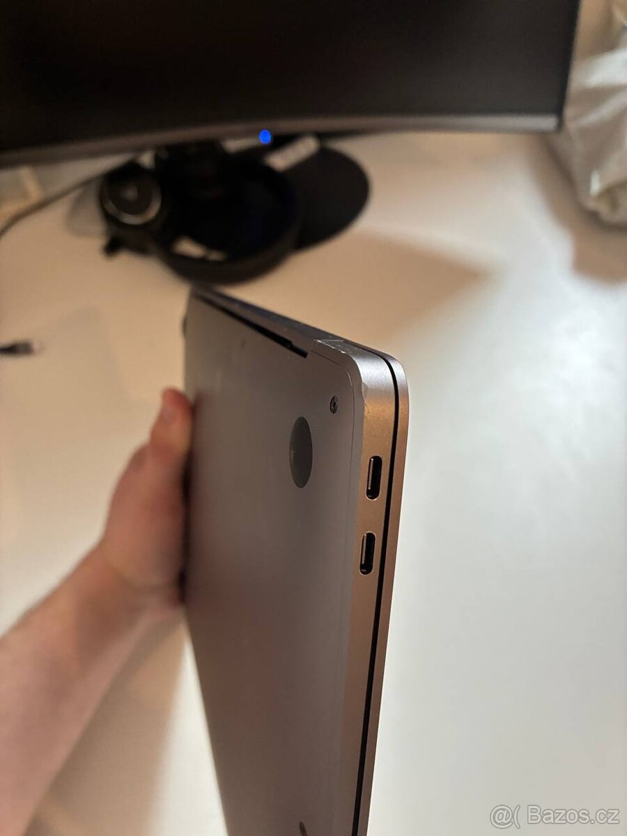 Macbook Air 13" M1 2020 Space gray - prasklý displey - 4