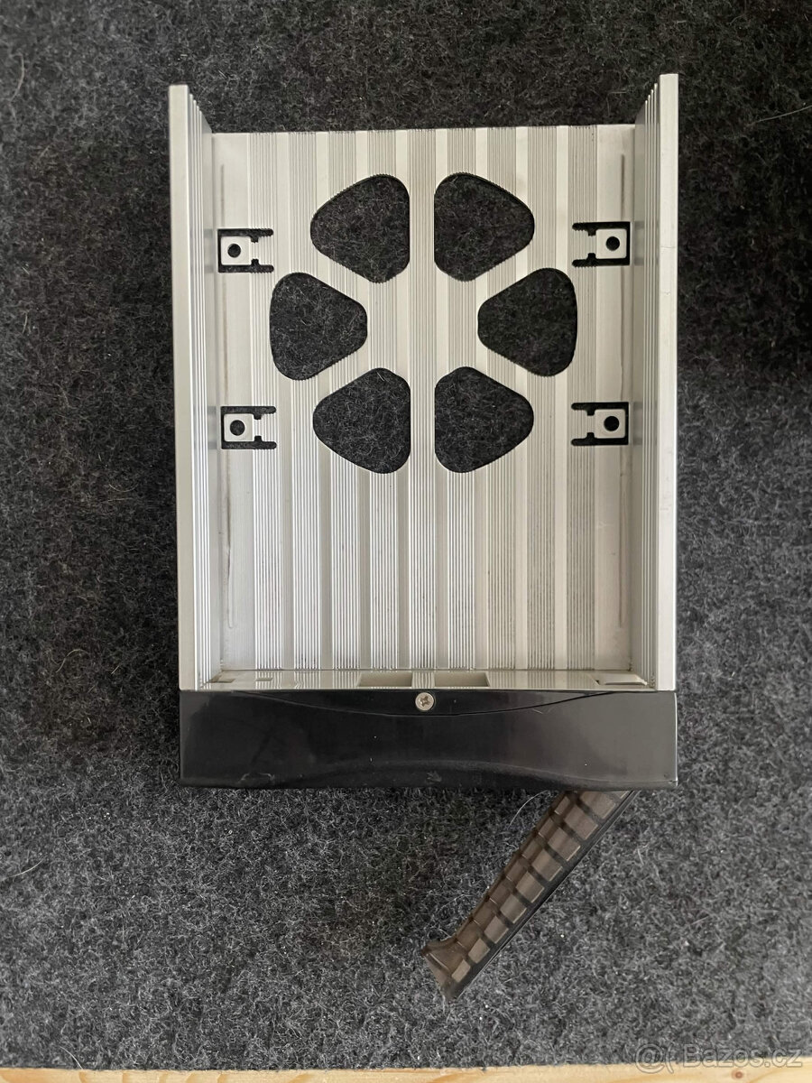 prodám rámečky Chieftec 2131SATA - 4